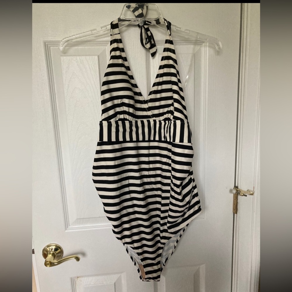 Beach Bump by Motherhood Maternity XL Swimsuit